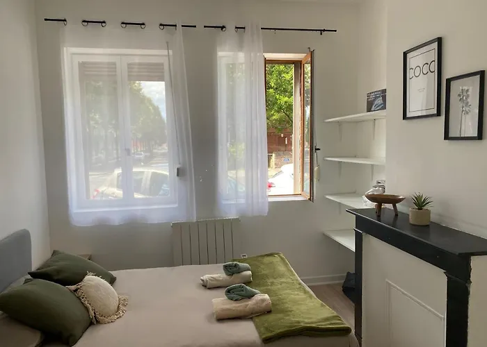 Acacia Terrasse*proche Centre-ville Et Chu Apartment Amiens